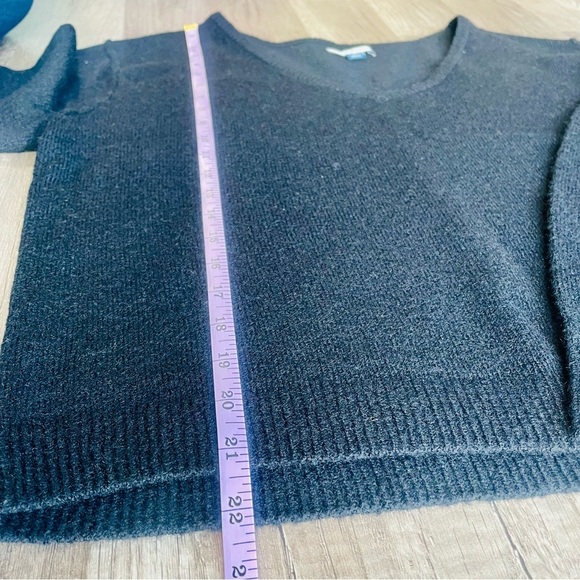 American Eagle Oversized Black V-Neck Sweater XS X-Small - Picture 6 of 6